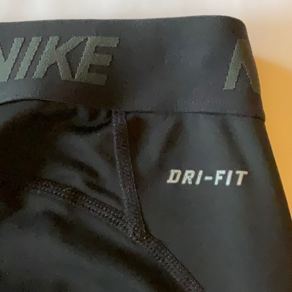 NIKE Dri Fit Crop Leggings - Picture 4 of 4